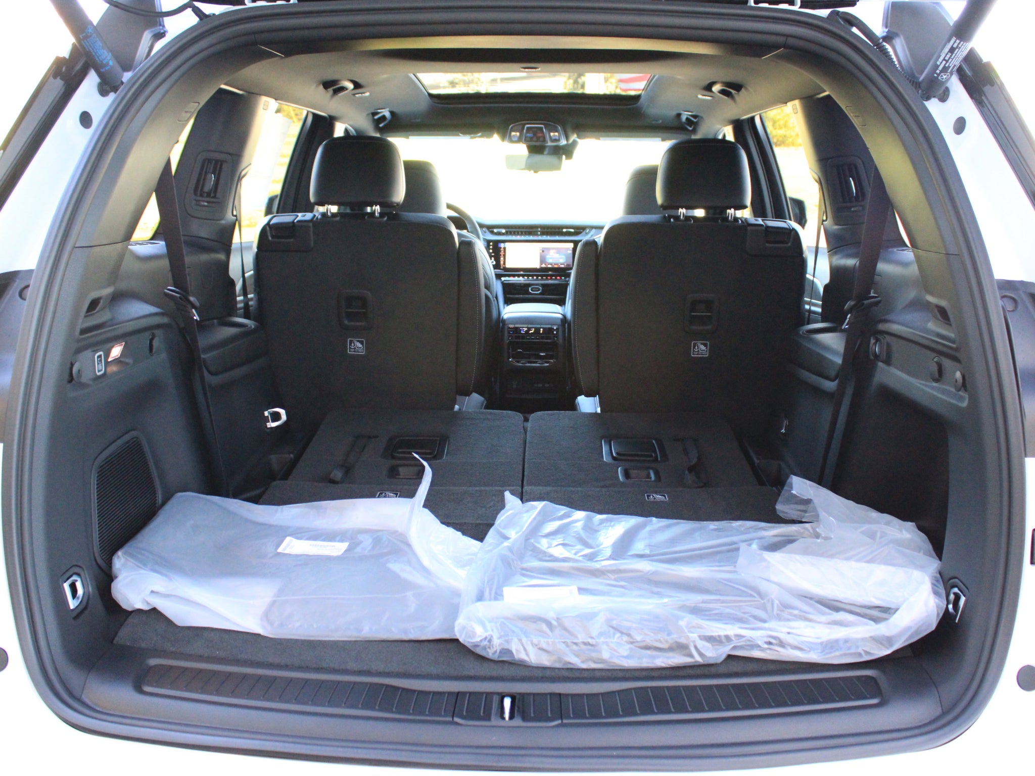 2027 Jeep Grand Cherokee L Limited Reserve