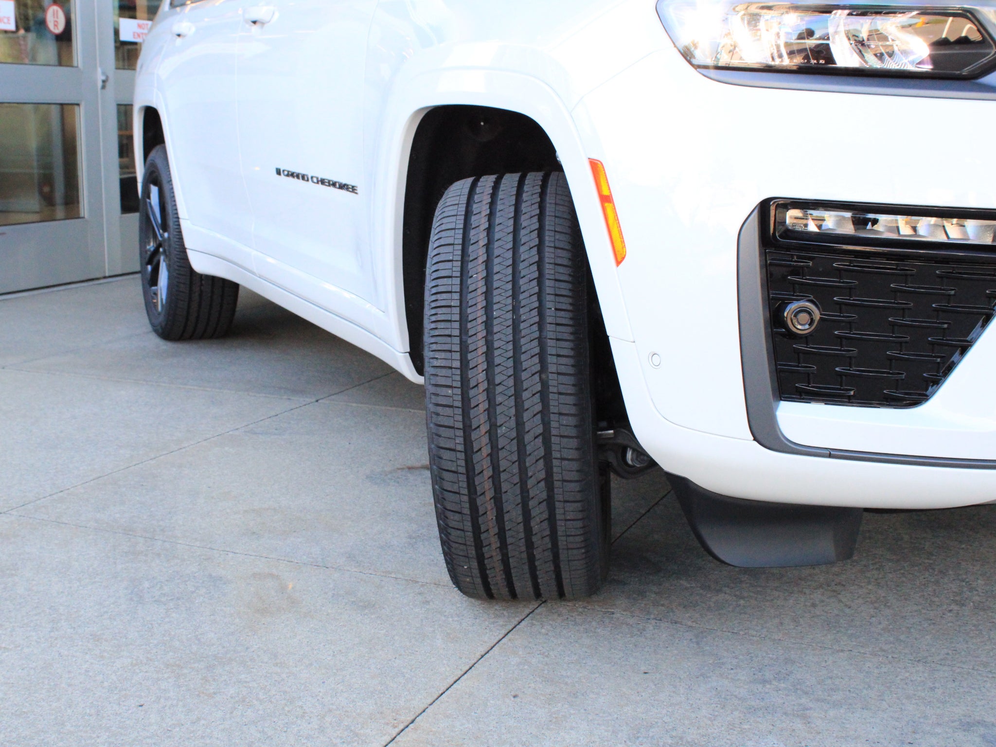 2027 Jeep Grand Cherokee L Limited Reserve