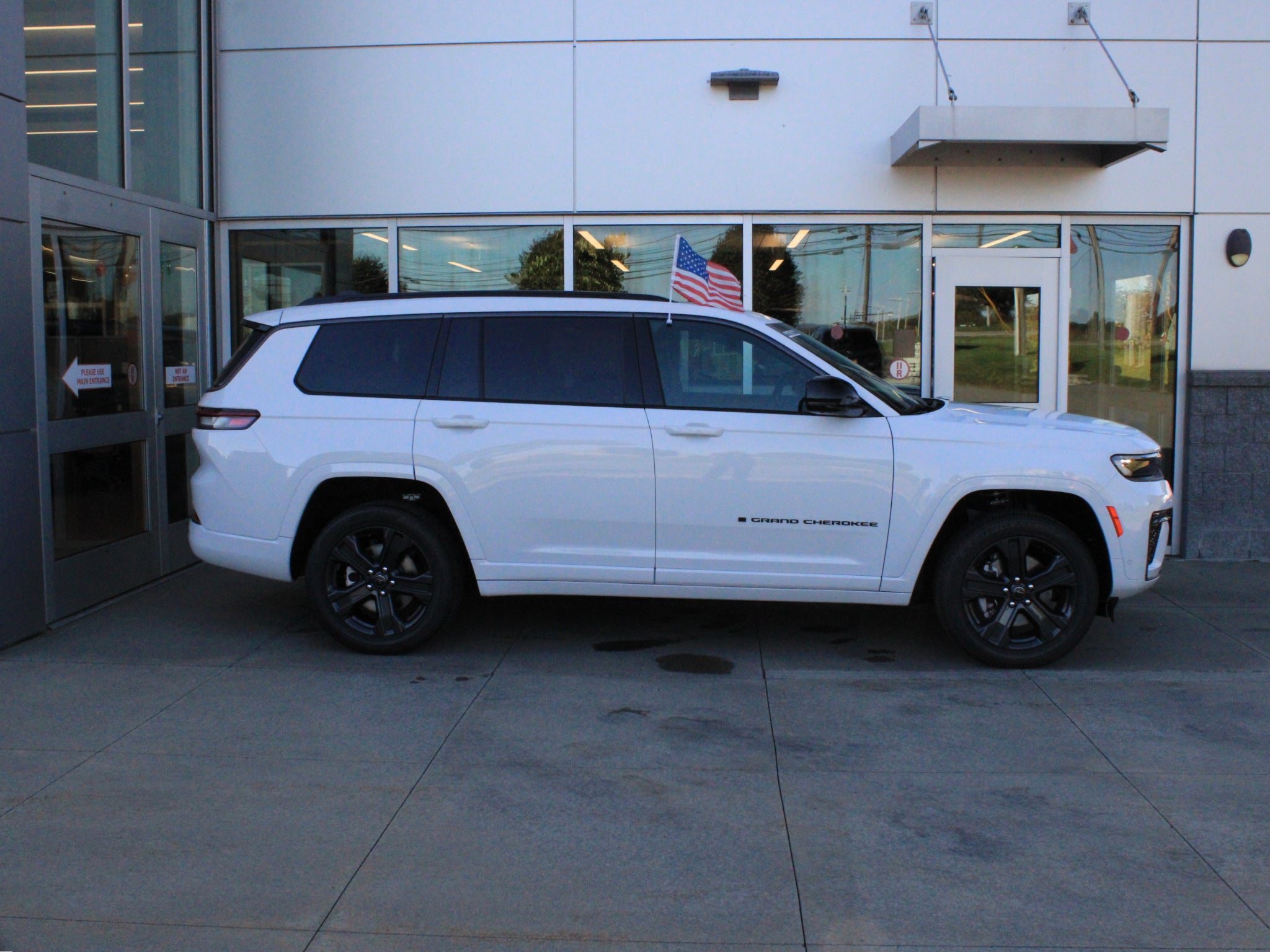 2027 Jeep Grand Cherokee L Limited Reserve