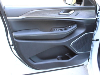 2027 Jeep Grand Cherokee L Limited Reserve