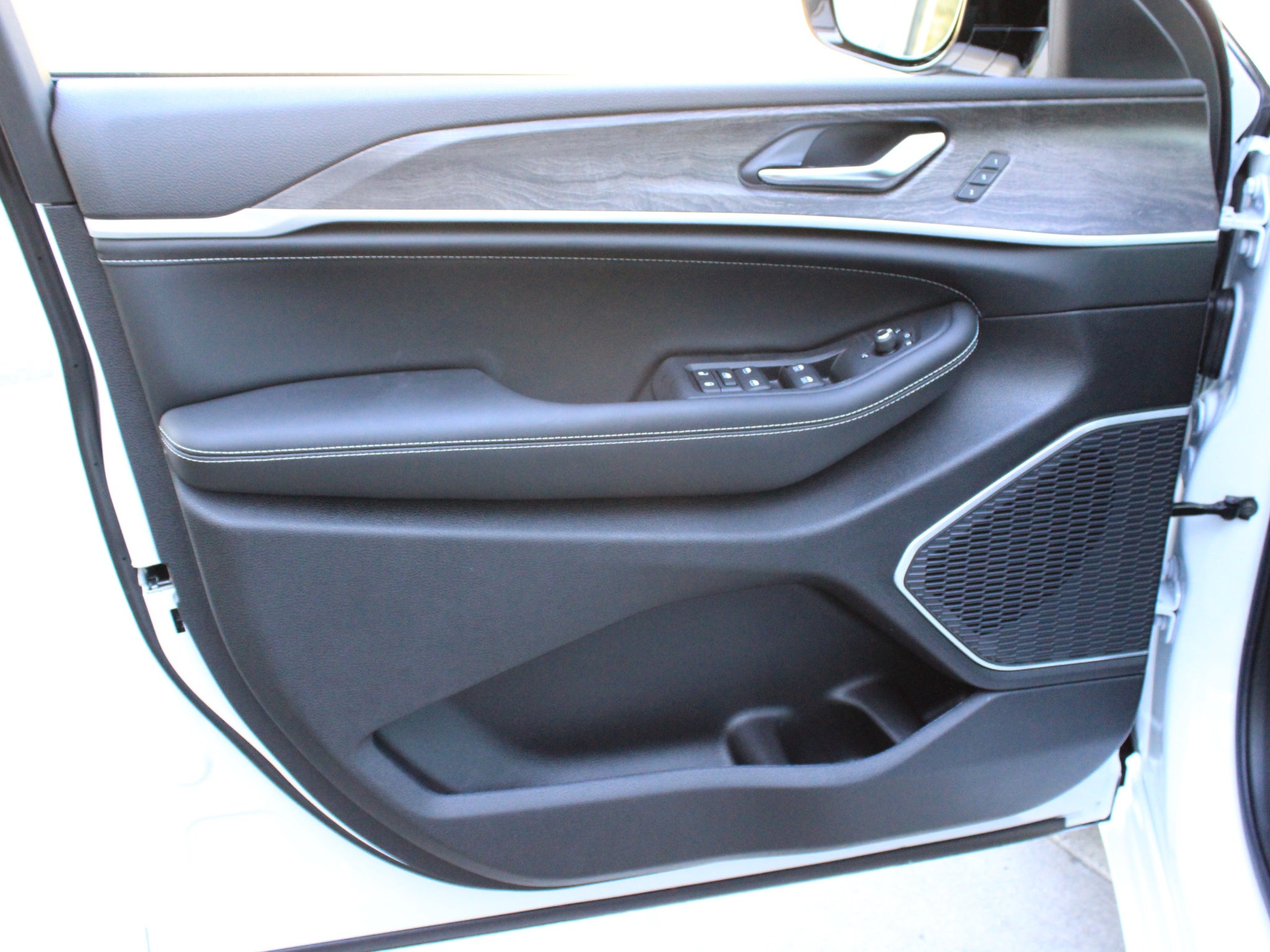 2027 Jeep Grand Cherokee L Limited Reserve