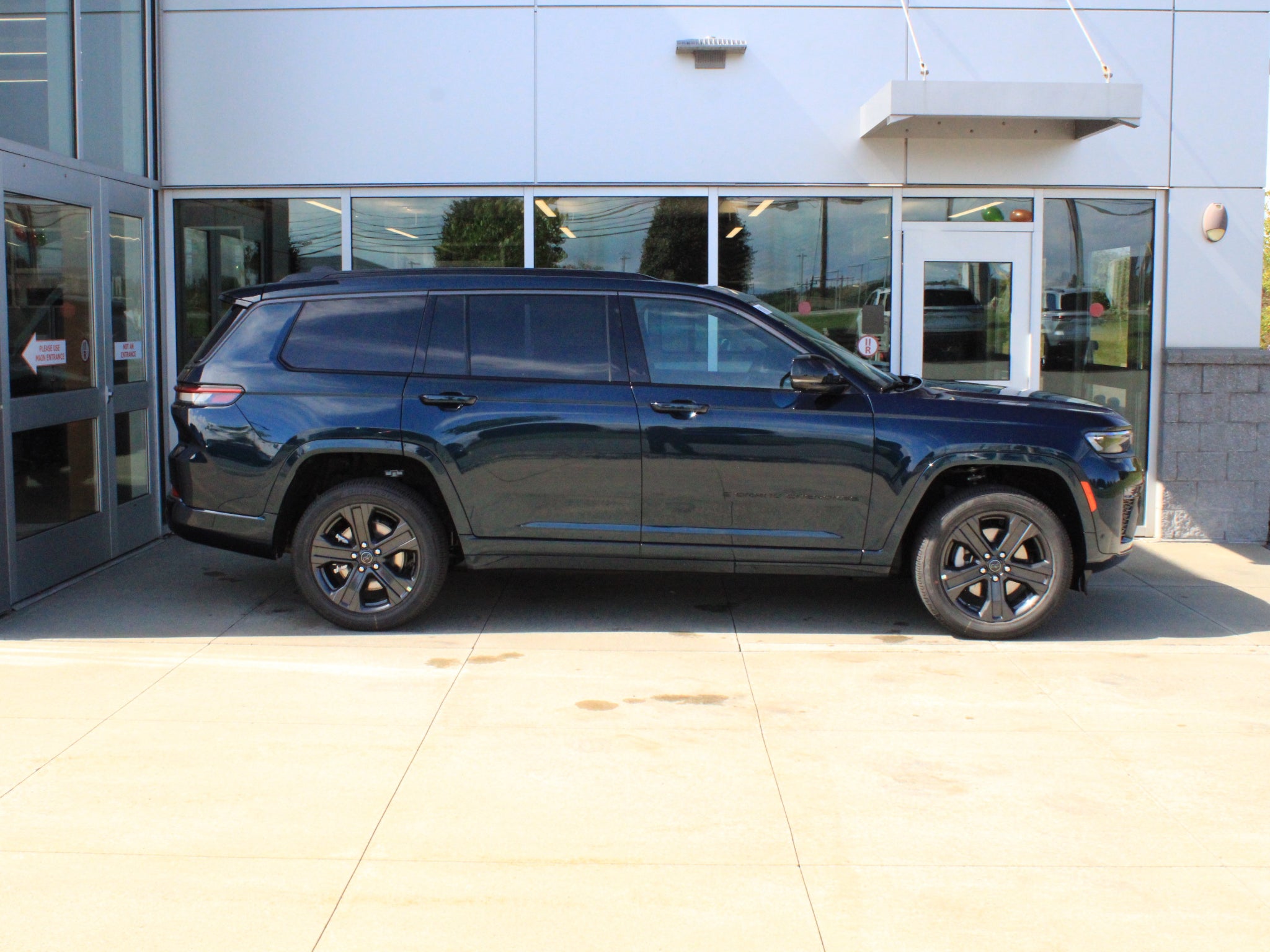 2027 Jeep Grand Cherokee L Limited Reserve