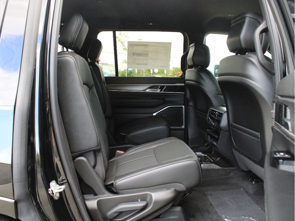 2026 Jeep Grand Wagoneer Base
