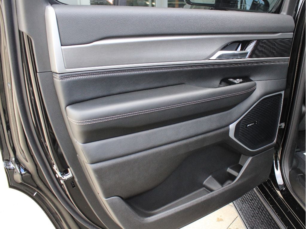 2026 Jeep Grand Wagoneer Base