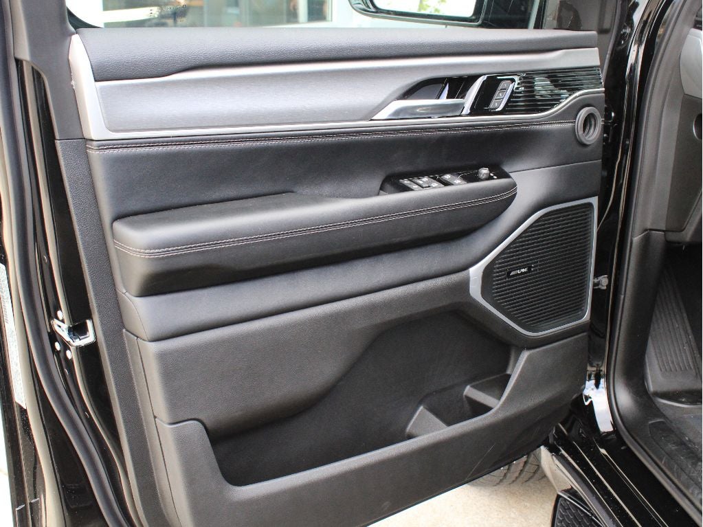 2026 Jeep Grand Wagoneer Base