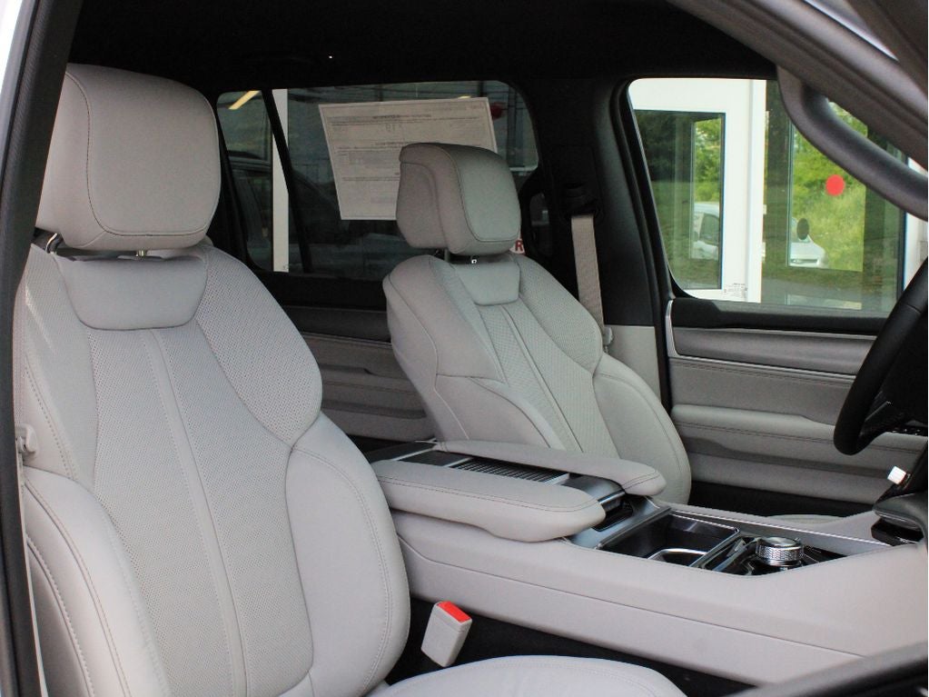 2026 Jeep Grand Wagoneer Base