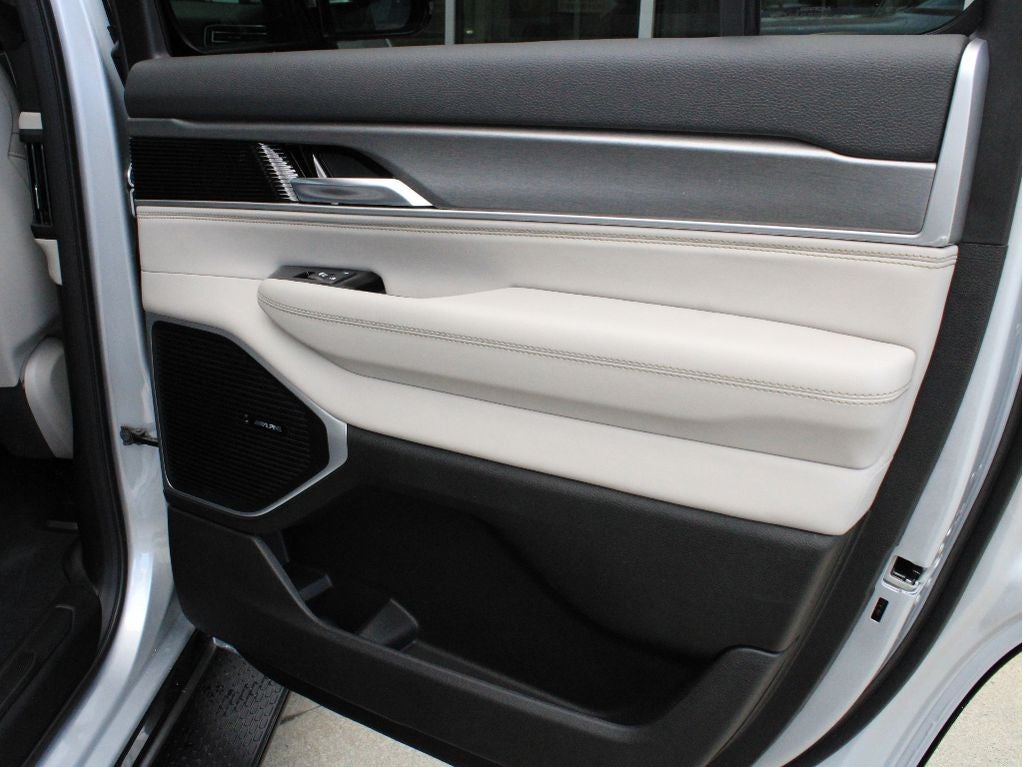 2026 Jeep Grand Wagoneer Base