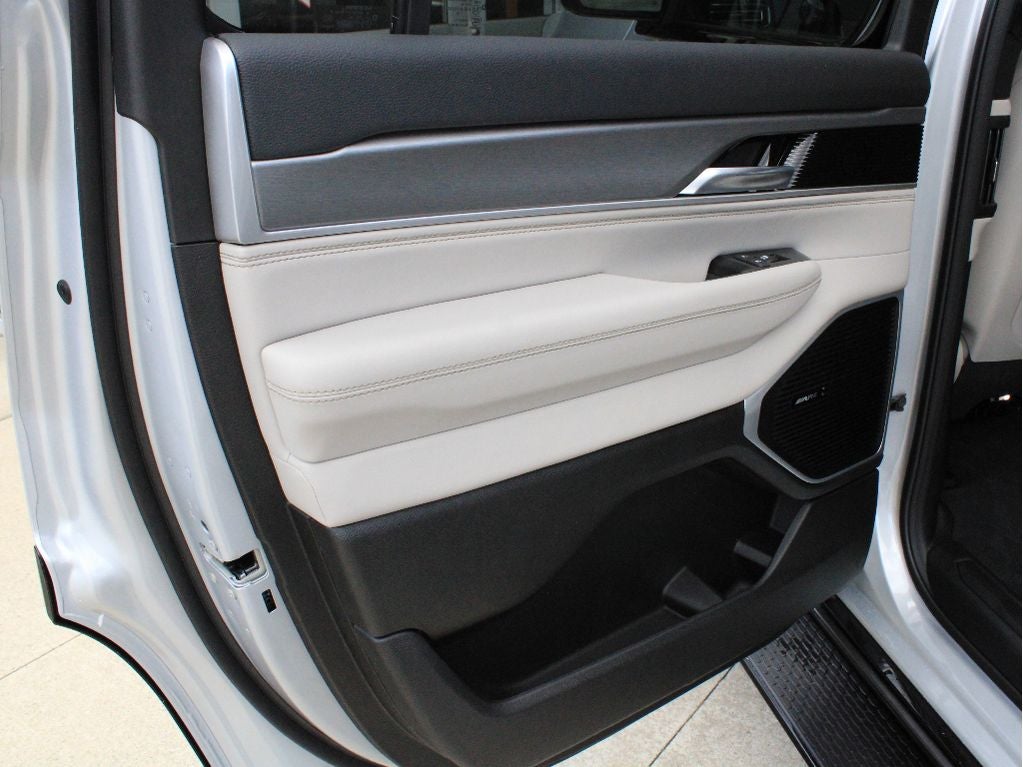 2026 Jeep Grand Wagoneer Base