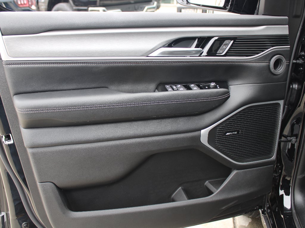 2026 Jeep Grand Wagoneer Base