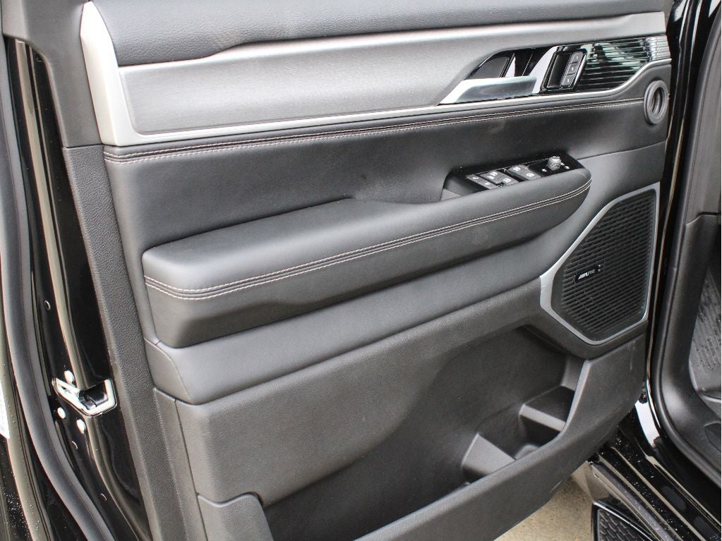 2026 Jeep Grand Wagoneer Base