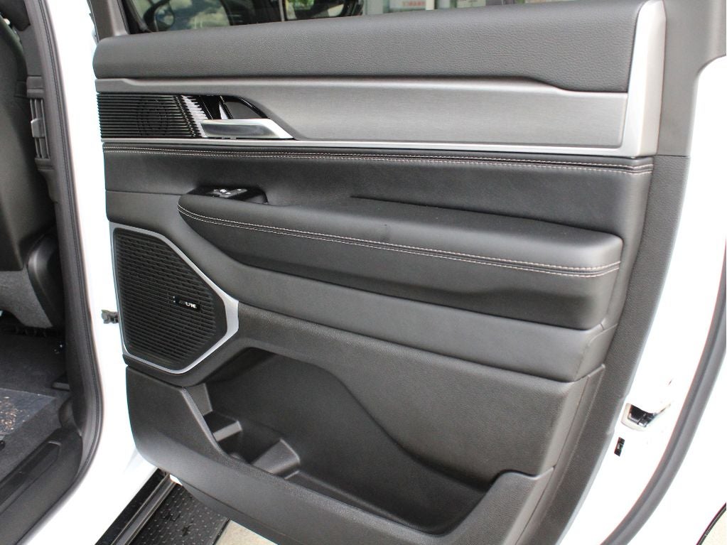 2026 Jeep Grand Wagoneer Base