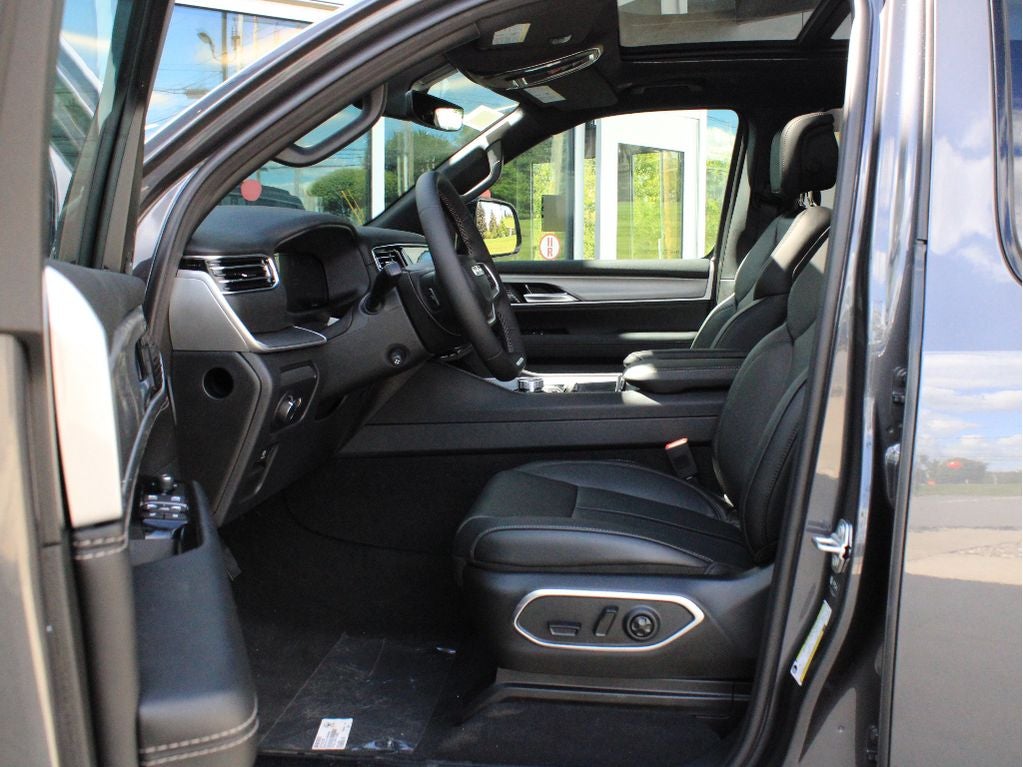 2026 Jeep Grand Wagoneer Base