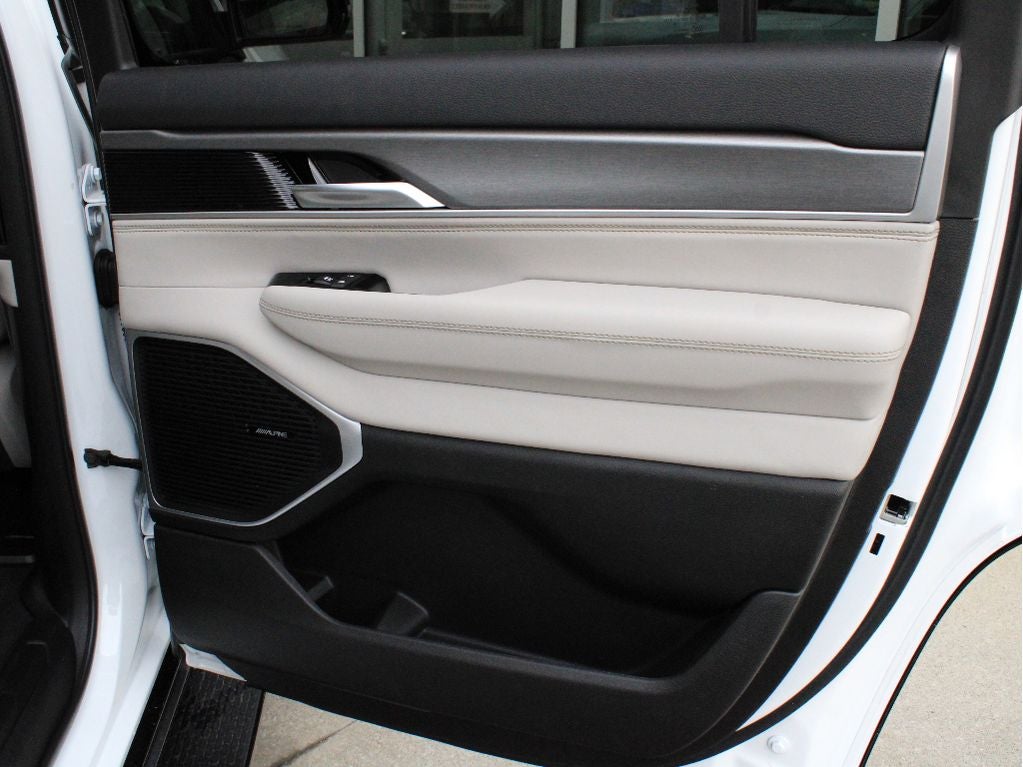 2026 Jeep Grand Wagoneer Base