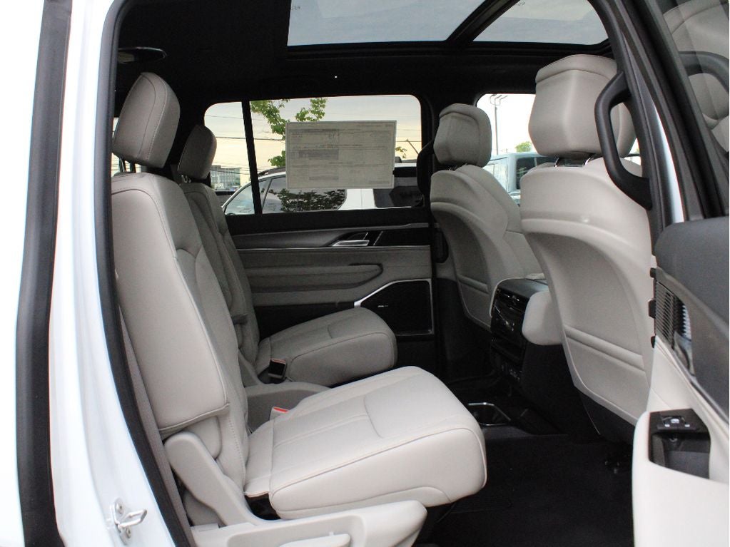 2026 Jeep Grand Wagoneer Base