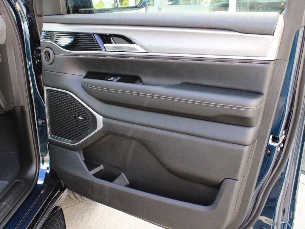 2026 Jeep Grand Wagoneer Base