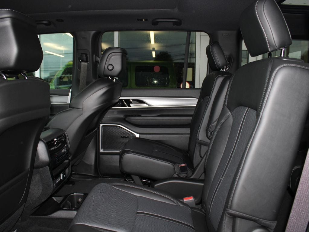 2025 Jeep Wagoneer Series II Carbide