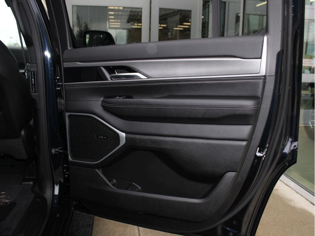 2025 Jeep Wagoneer Series II Carbide