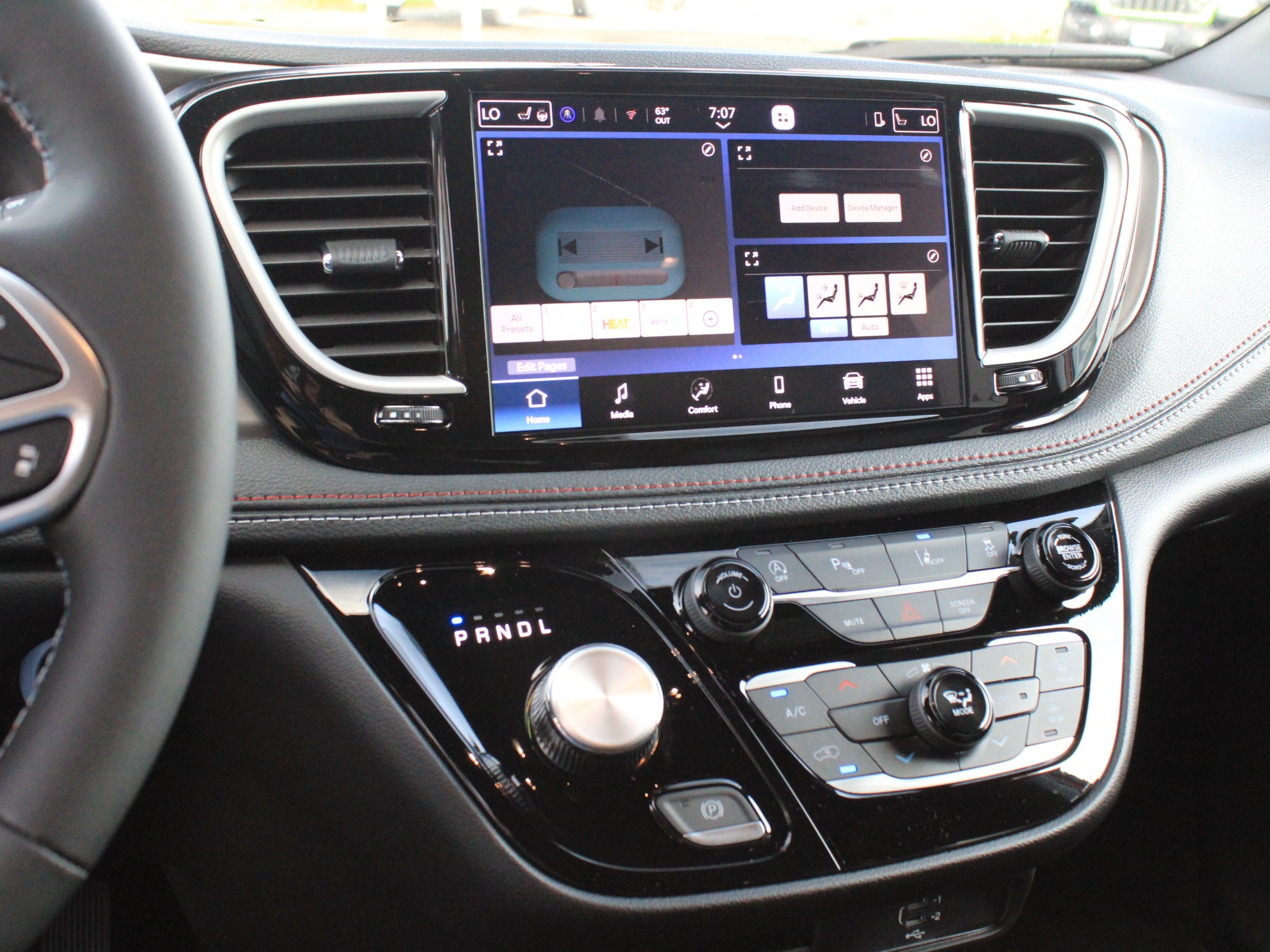 2027 Chrysler Pacifica Select