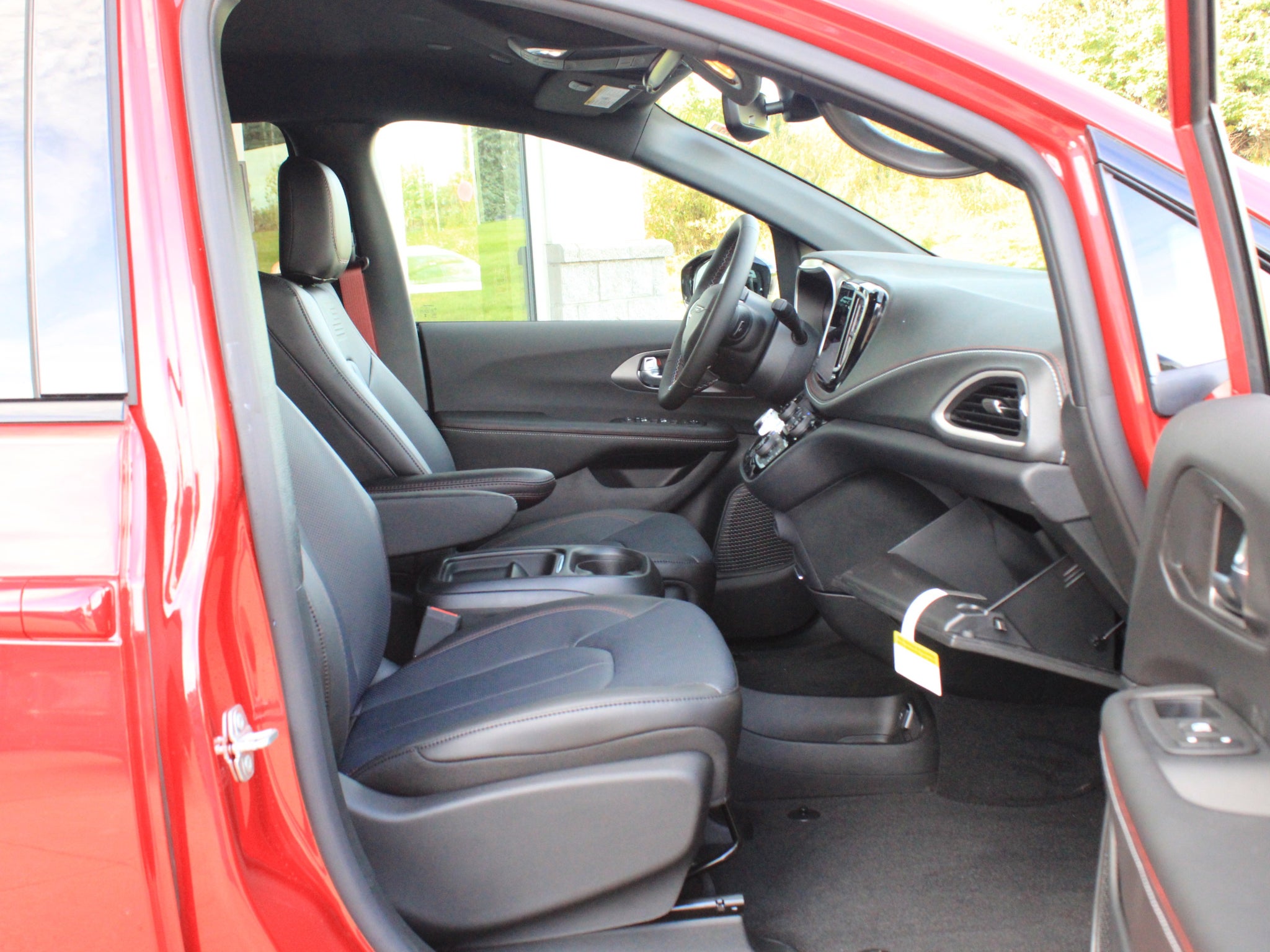 2027 Chrysler Pacifica Select