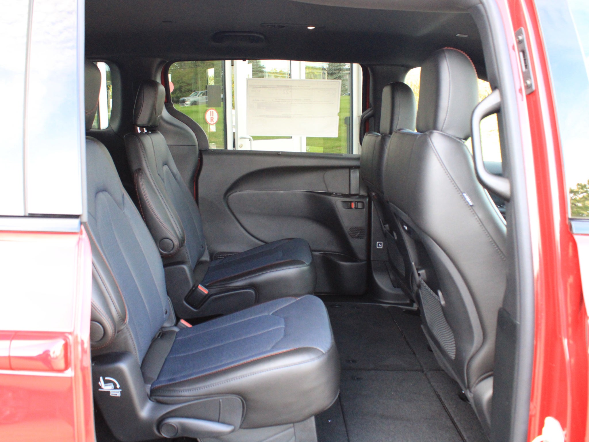 2027 Chrysler Pacifica Select
