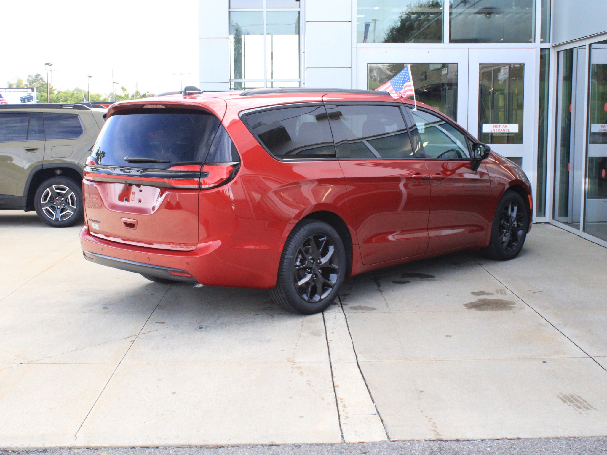 2027 Chrysler Pacifica Select