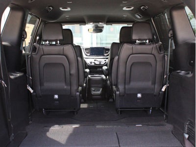 2027 Chrysler Pacifica Select