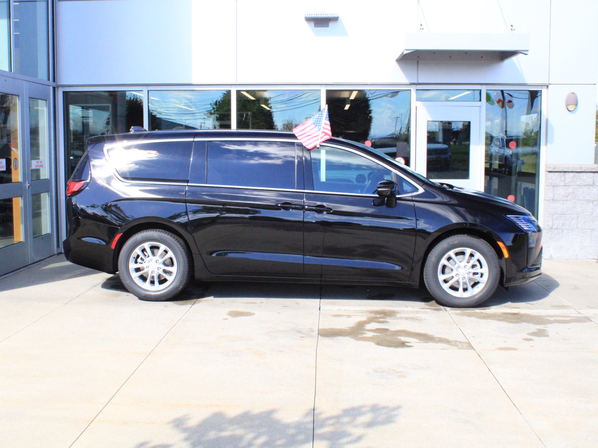 2027 Chrysler Pacifica Select