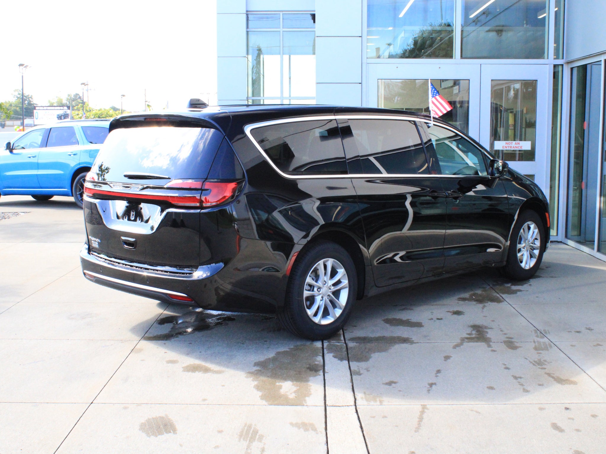 2027 Chrysler Pacifica Select