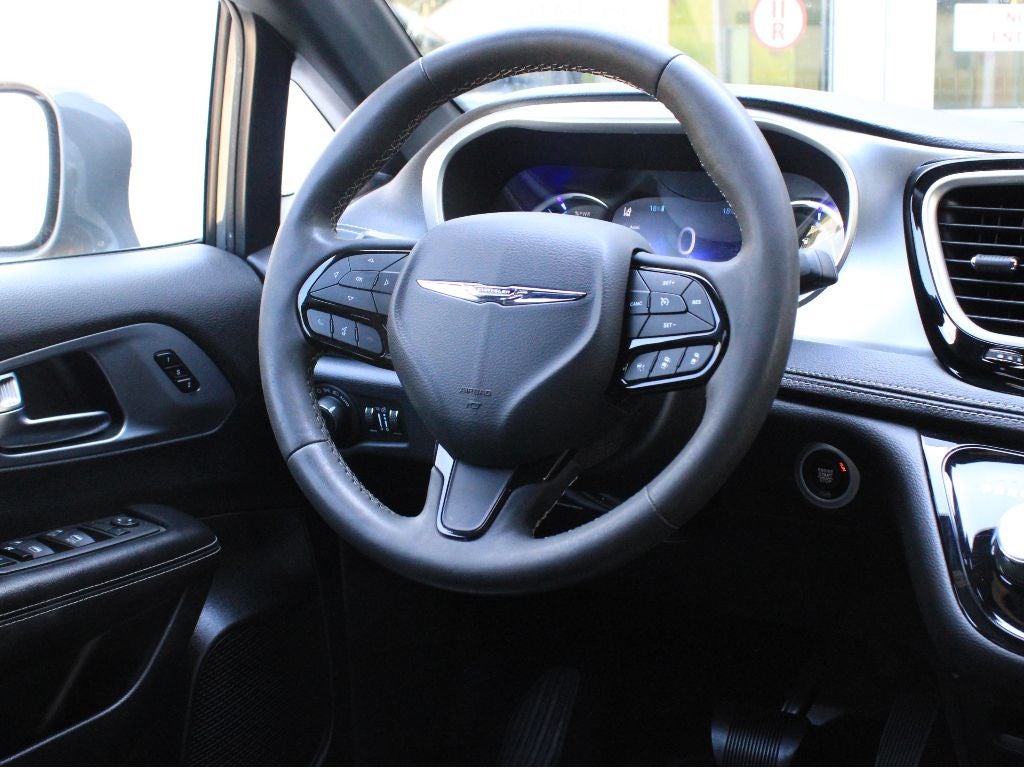 2022 Chrysler Pacifica Hybrid Touring L
