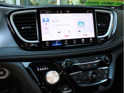2022 Chrysler Pacifica Hybrid Touring L