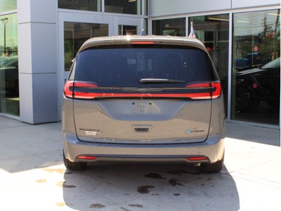 2022 Chrysler Pacifica Hybrid Touring L