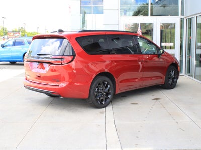 2027 Chrysler Pacifica Limited
