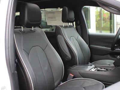 2027 Chrysler Pacifica Limited