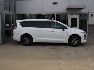 2027 Chrysler Pacifica Limited