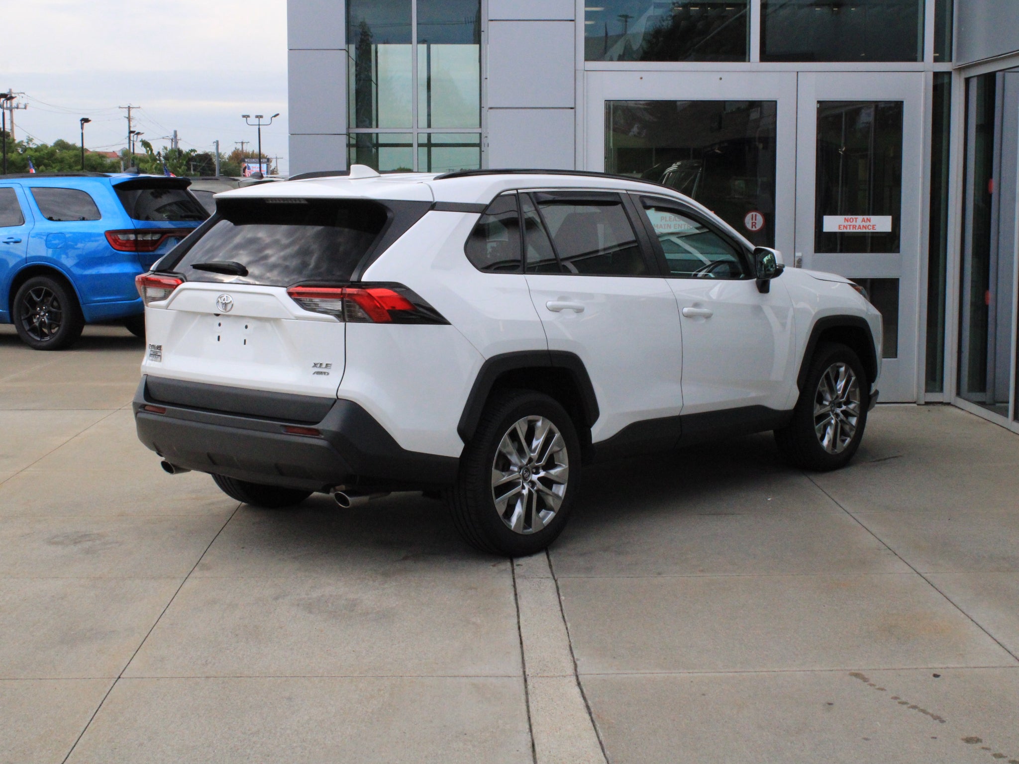 2020 Toyota RAV4 XLE Premium