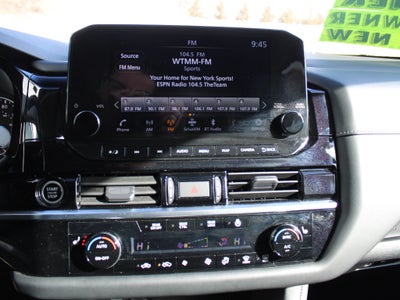 2023 Nissan Pathfinder SL