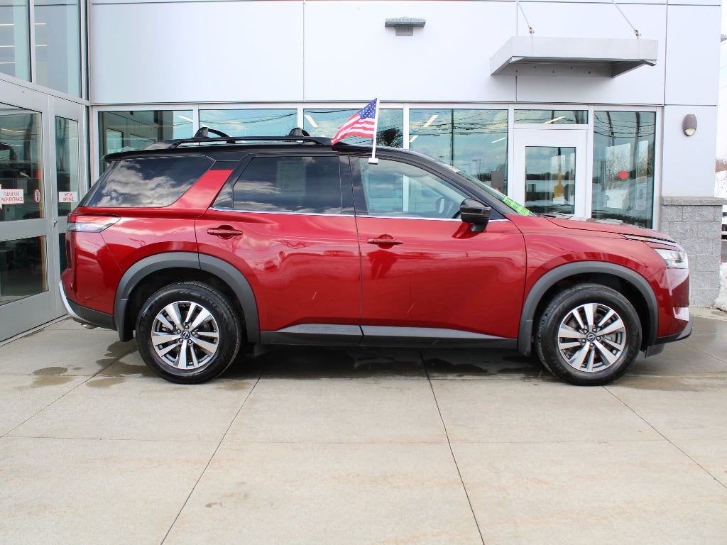 2023 Nissan Pathfinder SL