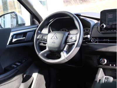 2022 Mitsubishi Outlander ES