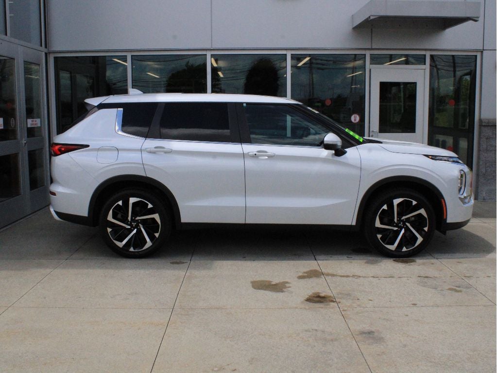 2024 Mitsubishi Outlander SE