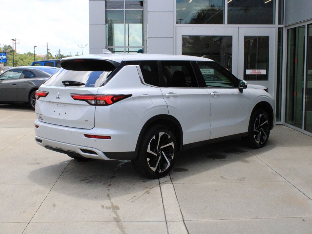 2024 Mitsubishi Outlander SE