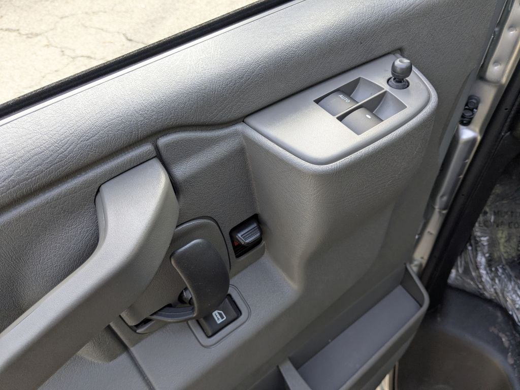 2025 GMC Savana 3500 LT