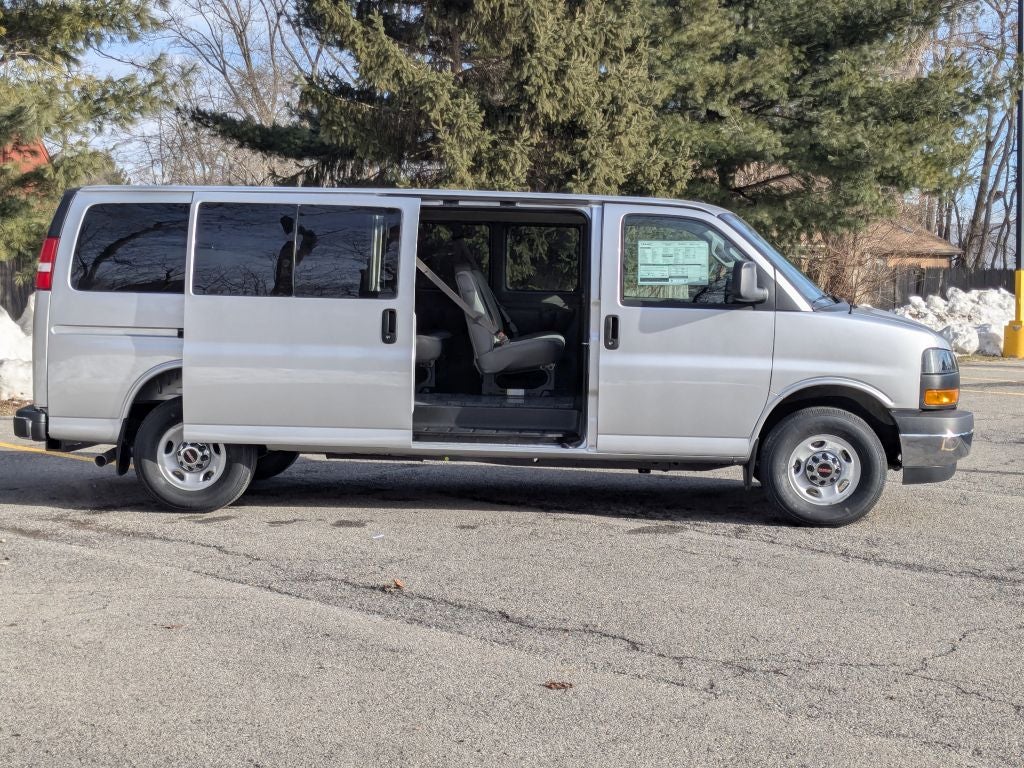 2025 GMC Savana 3500 LT