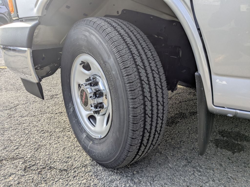 2025 GMC Savana 3500 LT