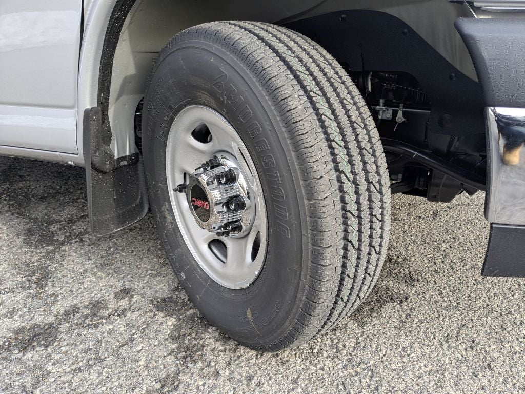 2025 GMC Savana 3500 LT