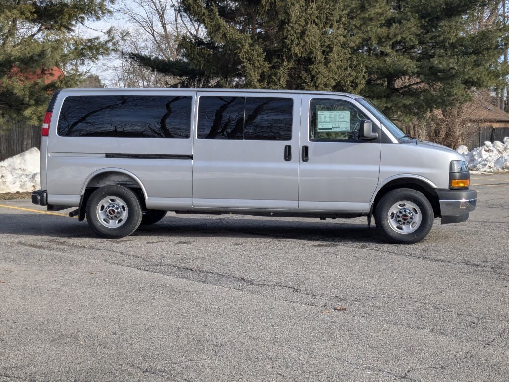 2025 GMC Savana 3500 LT