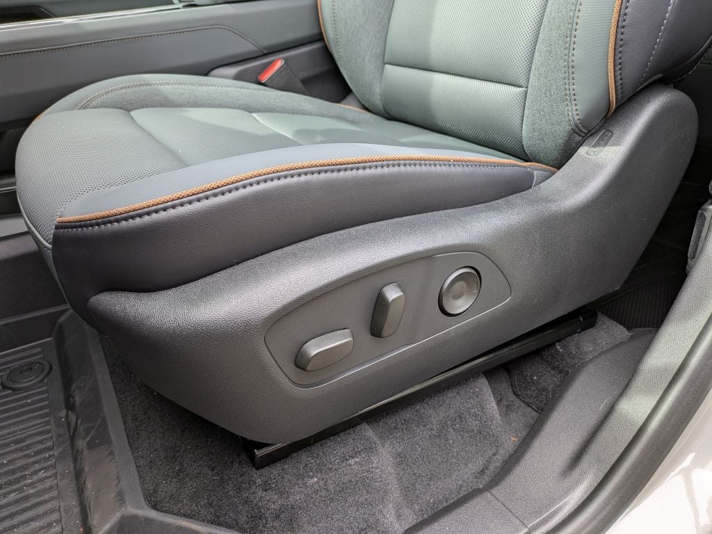 2026 GMC Acadia AWD AT4