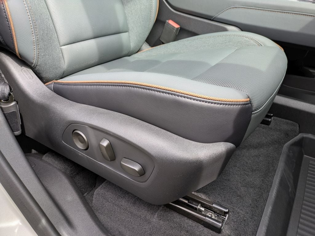 2026 GMC Acadia AWD AT4