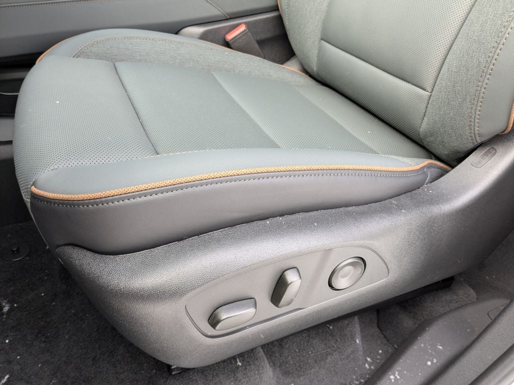 2026 GMC Acadia AWD AT4