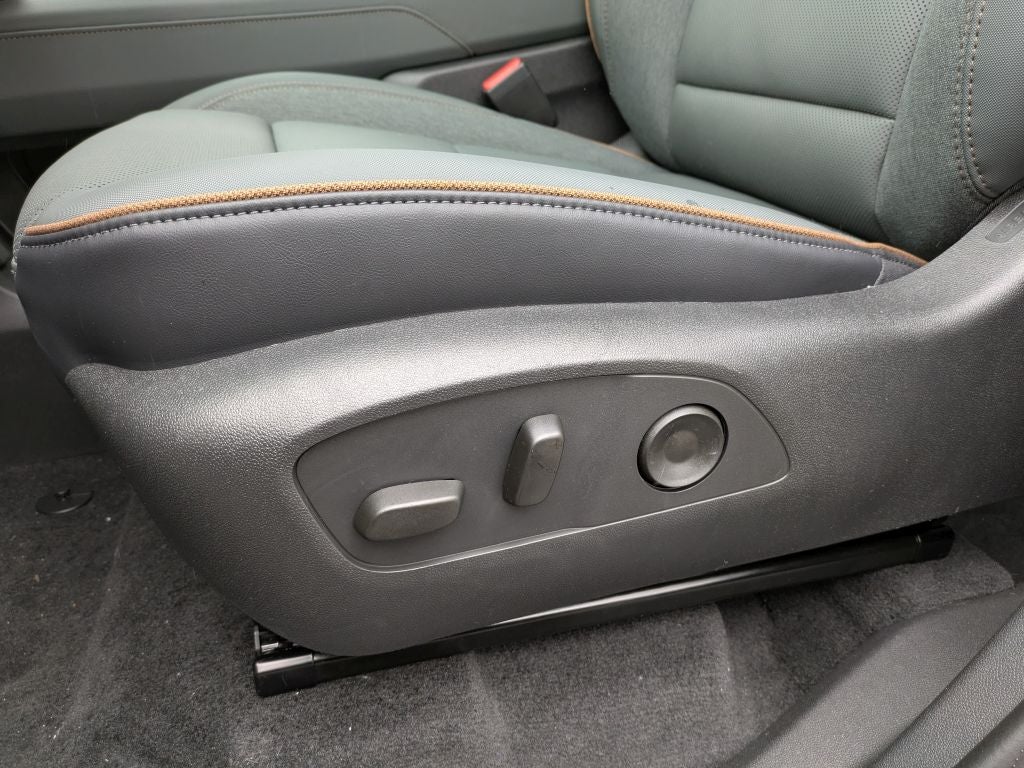 2026 GMC Acadia AWD AT4