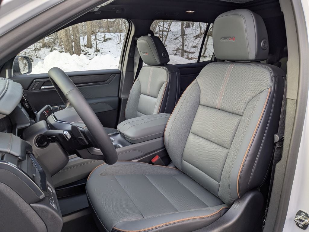 2026 GMC Acadia AWD AT4